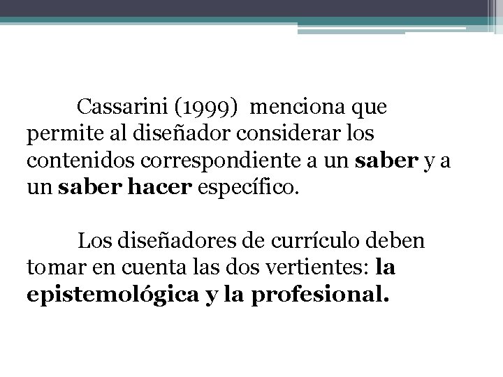 Cassarini (1999) menciona que permite al diseñador considerar los contenidos correspondiente a un saber