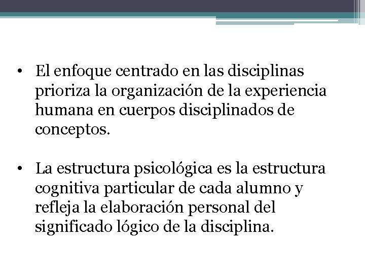  • El enfoque centrado en las disciplinas prioriza la organización de la experiencia
