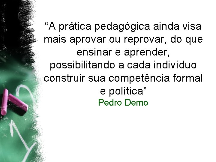 “A prática pedagógica ainda visa mais aprovar ou reprovar, do que ensinar e aprender,