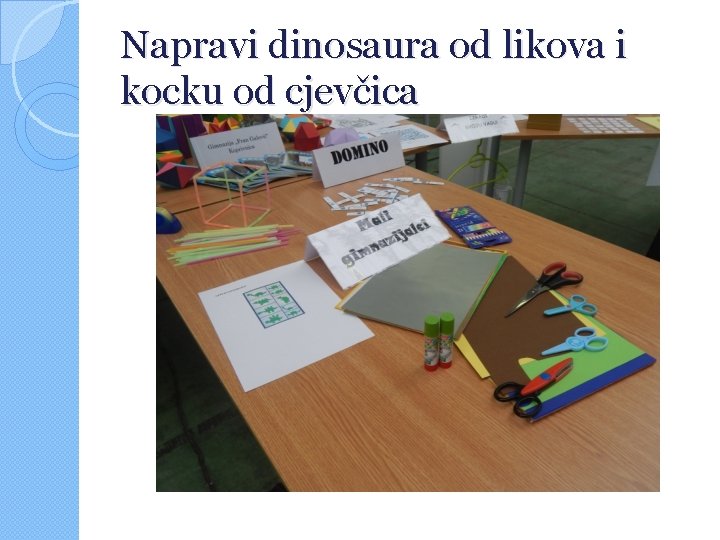 Napravi dinosaura od likova i kocku od cjevčica 