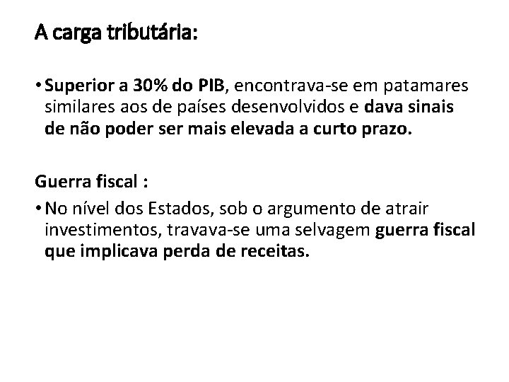 A carga tributária: • Superior a 30% do PIB, encontrava-se em patamares similares aos