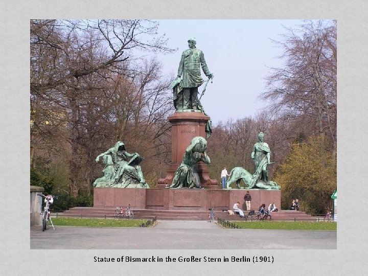 Statue of Bismarck in the Großer Stern in Berlin (1901) 