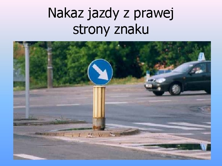 Nakaz jazdy z prawej strony znaku 