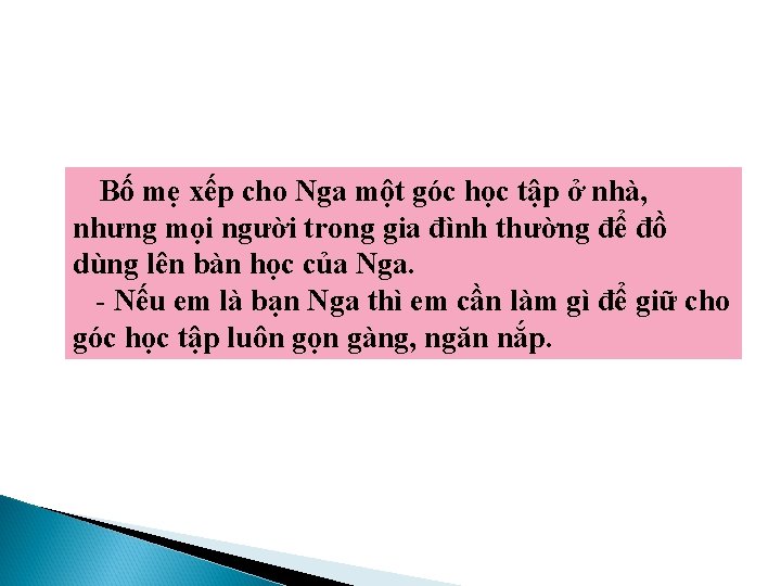 Bố mẹ xếp cho Nga một góc học tập ở nhà, nhưng mọi người