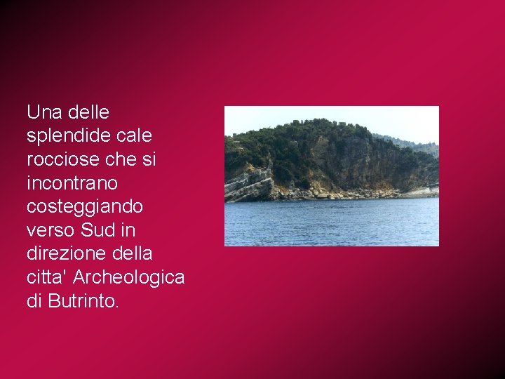 Una delle splendide cale rocciose che si incontrano costeggiando verso Sud in direzione della