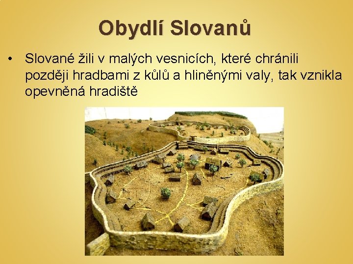 Obydlí Slovanů • Slované žili v malých vesnicích, které chránili později hradbami z kůlů