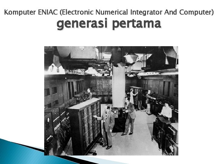 Komputer ENIAC (Electronic Numerical Integrator And Computer) generasi pertama 