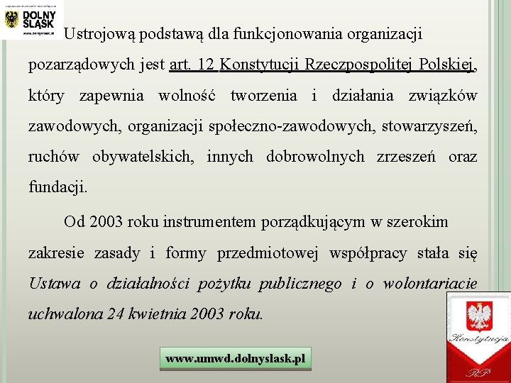Ustrojową podstawą dla funkcjonowania organizacji pozarządowych jest art. 12 Konstytucji Rzeczpospolitej Polskiej, który zapewnia
