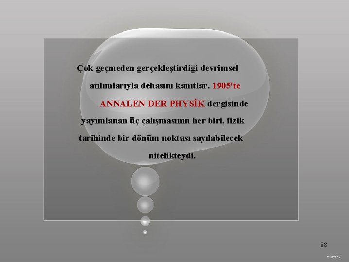 Çok geçmeden gerçekleştirdiği devrimsel atılımlarıyla dehasını kanıtlar. 1905'te ANNALEN DER PHYSİK dergisinde yayımlanan üç