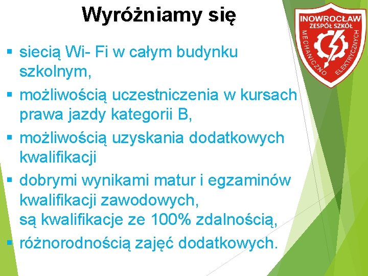 Wyróżniamy się siecią Wi- Fi w całym budynku szkolnym, możliwością uczestniczenia w kursach prawa