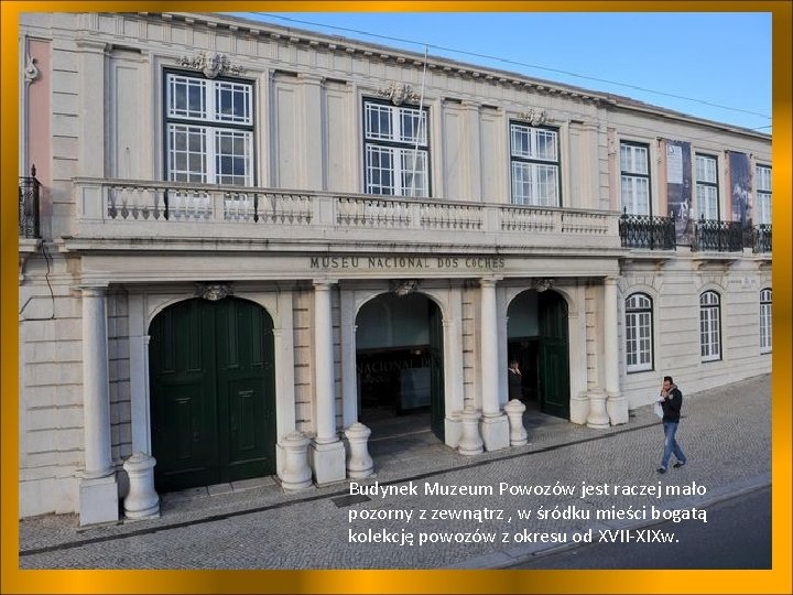 Budynek Muzeum Powozów jest raczej mało pozorny z zewnątrz , w śródku mieści bogatą