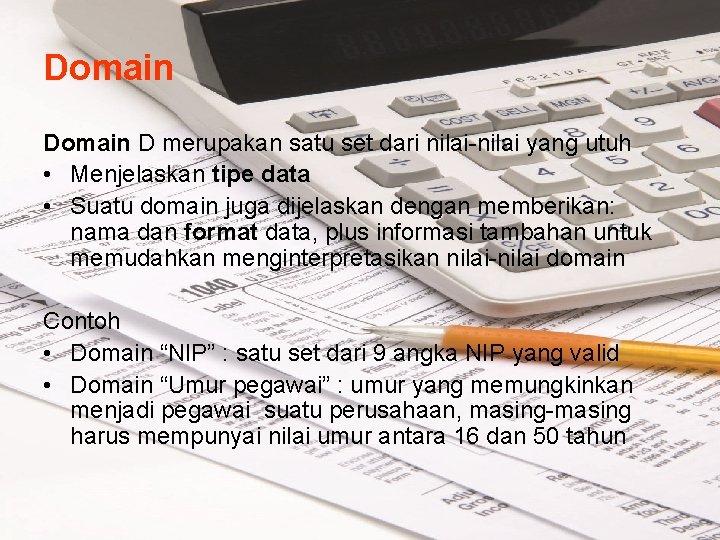 Domain D merupakan satu set dari nilai-nilai yang utuh • Menjelaskan tipe data •