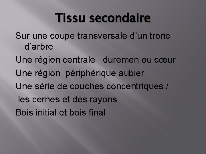 Tissu secondaire Sur une coupe transversale d’un tronc d’arbre Une région centrale duremen ou