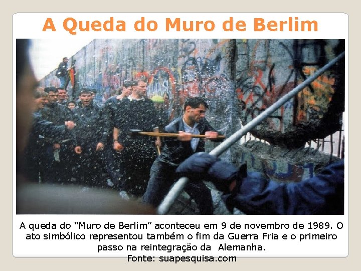 A Queda do Muro de Berlim A queda do “Muro de Berlim” aconteceu em A Queda do Muro de Berlim A queda do “Muro de Berlim” aconteceu em