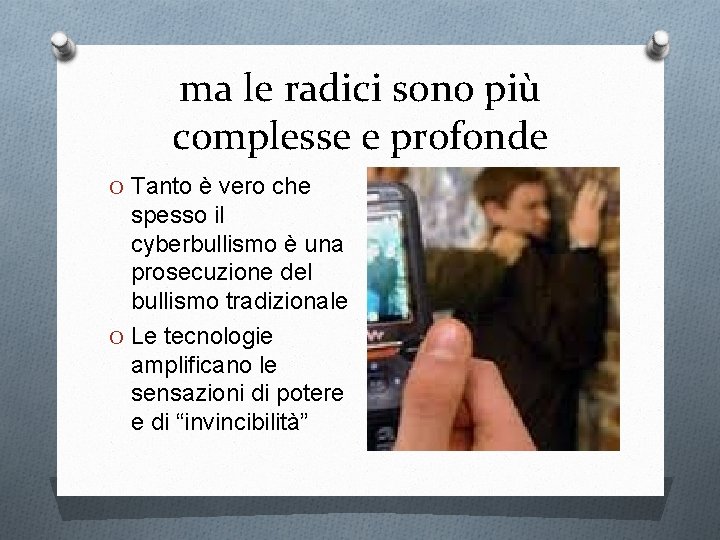 ma le radici sono più complesse e profonde O Tanto è vero che spesso