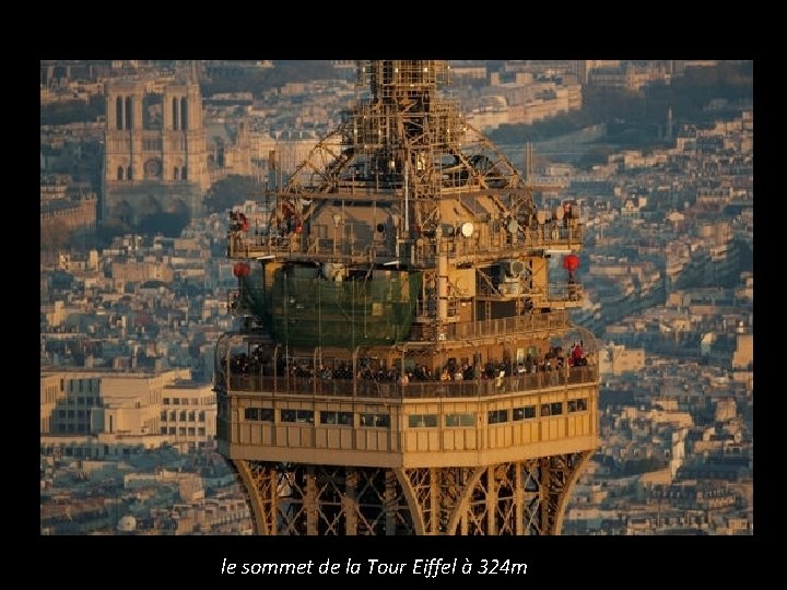 le sommet de la Tour Eiffel à 324 m 
