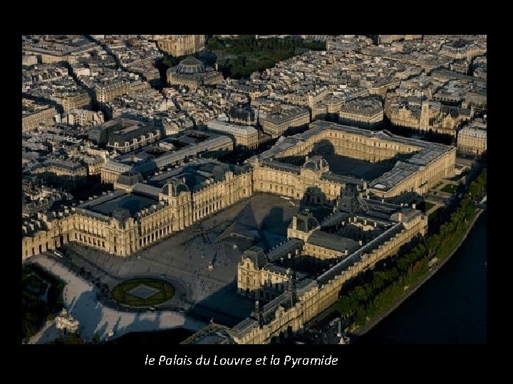 le Palais du Louvre et la Pyramide 