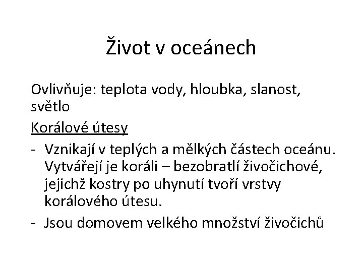 Život v oceánech Ovlivňuje: teplota vody, hloubka, slanost, světlo Korálové útesy - Vznikají v