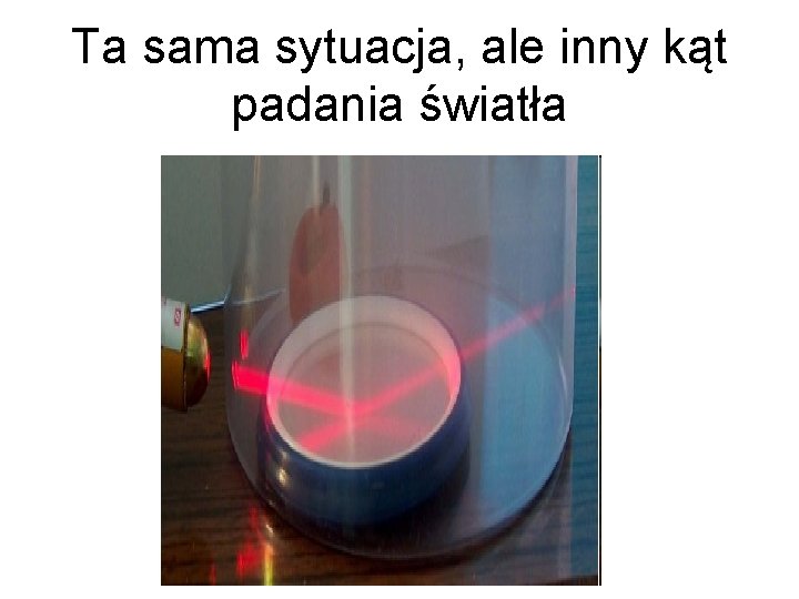 Ta sama sytuacja, ale inny kąt padania światła 