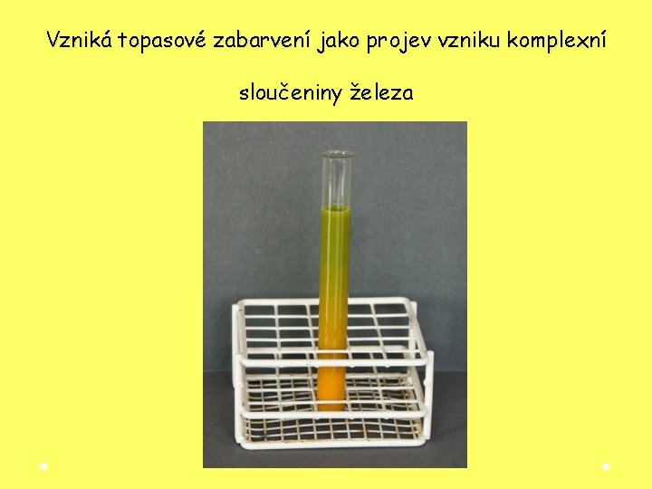 Vzniká topasové zabarvení jako projev vzniku komplexní sloučeniny železa Vzniká topasové zabarvení jako projev vzniku komplexní sloučeniny železa