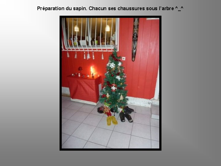 Préparation du sapin. Chacun ses chaussures sous l’arbre ^_^ 