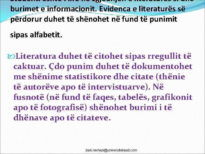 Studenti është i lirë në zgjedhjen e literaturës si dhe burimet e informacionit. Evidenca