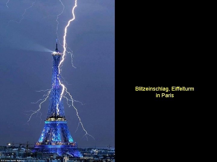 . Blitzeinschlag, Eiffelturm in Paris 