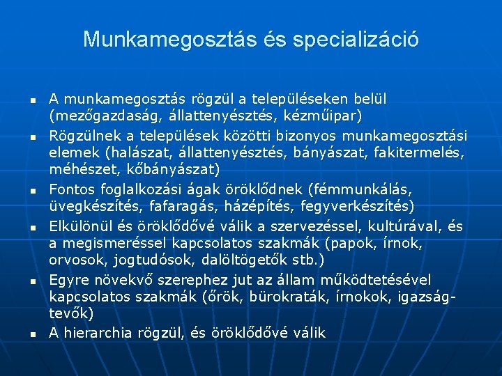 Munkamegosztás és specializáció n n n A munkamegosztás rögzül a településeken belül (mezőgazdaság, állattenyésztés,