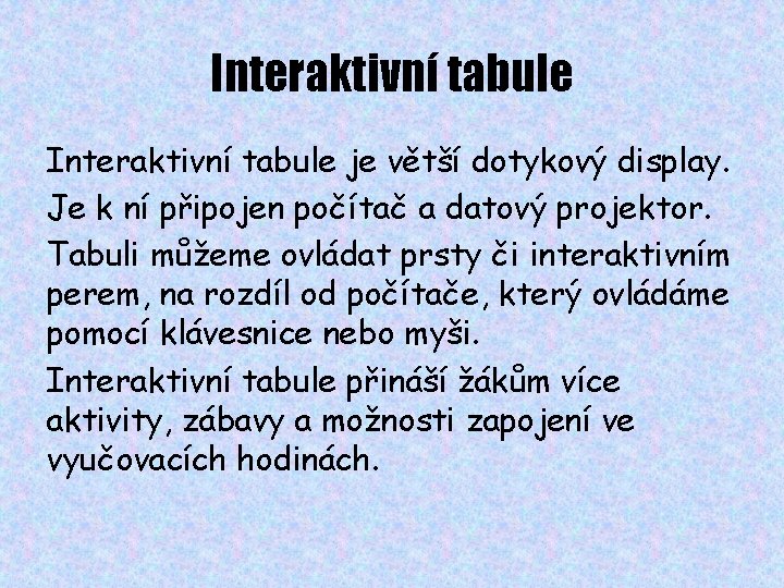 Interaktivní tabule je větší dotykový display. Je k ní připojen počítač a datový projektor.