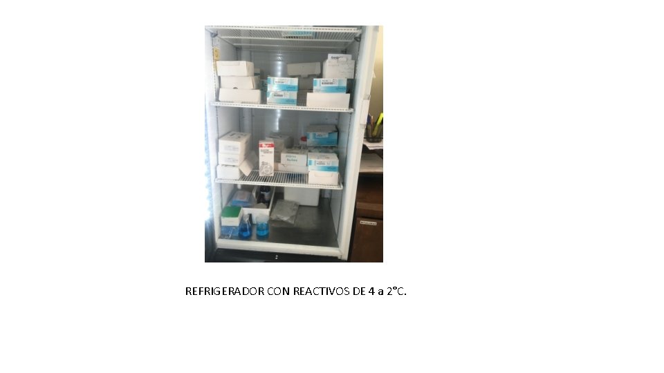 REFRIGERADOR CON REACTIVOS DE 4 a 2°C. 