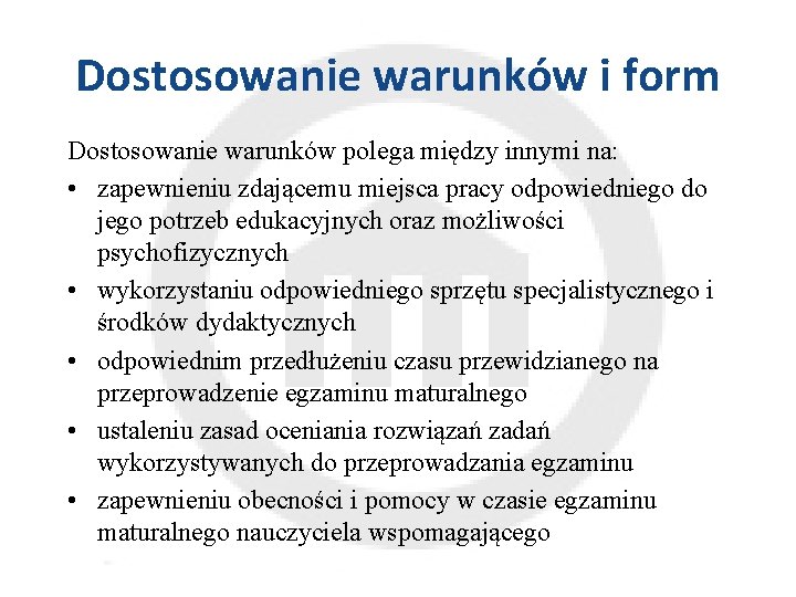 Dostosowanie warunków i form Dostosowanie warunków polega między innymi na: • zapewnieniu zdającemu miejsca