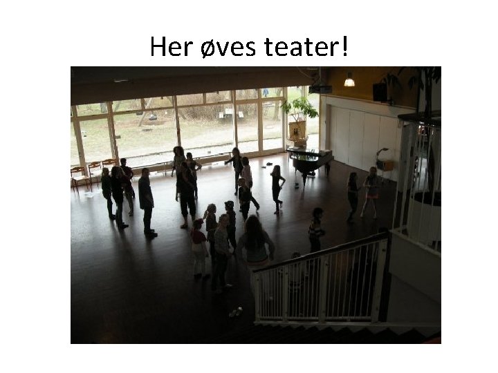 Her øves teater! 