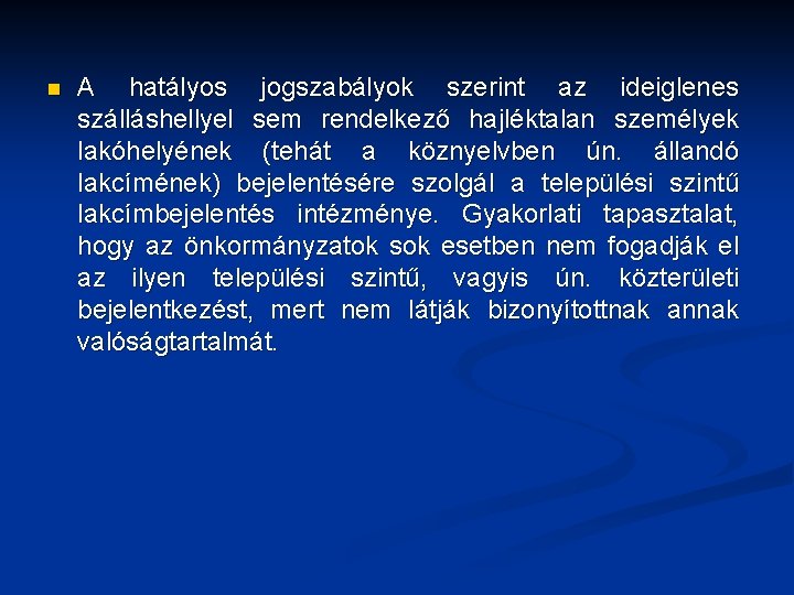 n A hatályos jogszabályok szerint az ideiglenes szálláshellyel sem rendelkező hajléktalan személyek lakóhelyének (tehát