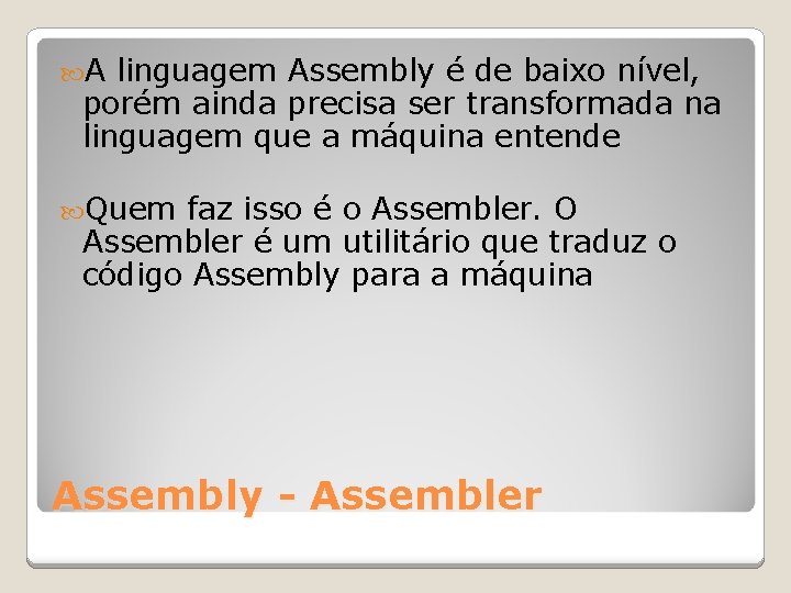  A linguagem Assembly é de baixo nível, porém ainda precisa ser transformada na