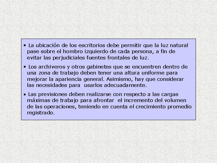  • La ubicación de los escritorios debe permitir que la luz natural pase