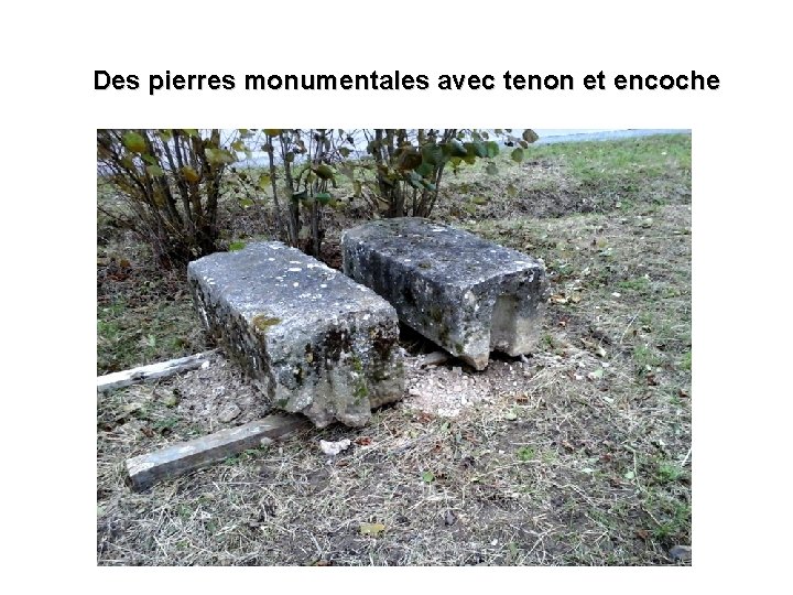 Des pierres monumentales avec tenon et encoche 