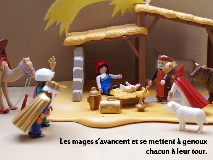 Les mages s’avancent et se mettent à genoux chacun à leur tour. 