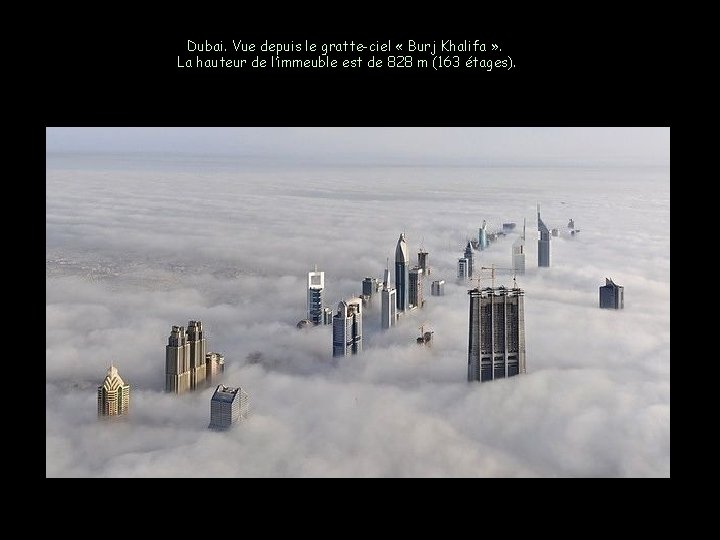 Dubai. Vue depuis le gratte-ciel « Burj Khalifa » . La hauteur de l’immeuble