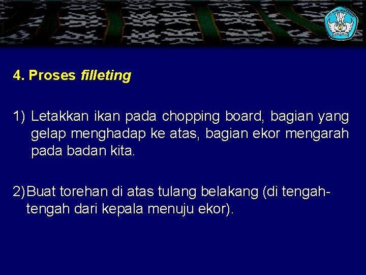 4. Proses filleting 1) Letakkan ikan pada chopping board, bagian yang gelap menghadap ke