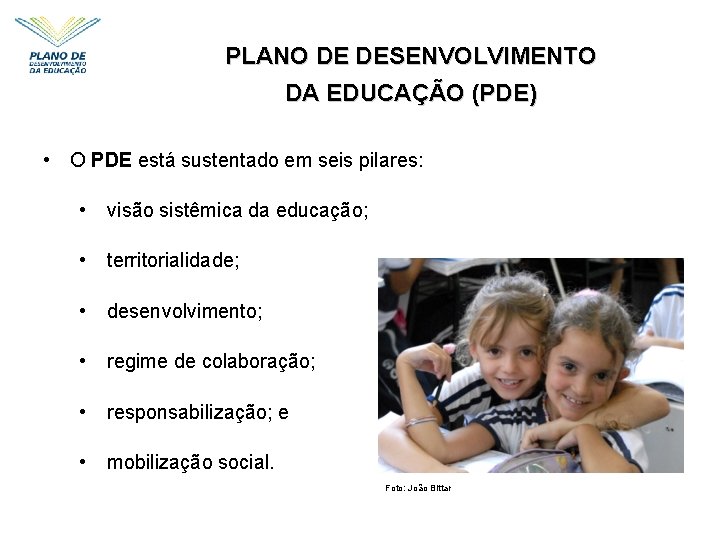 PLANO DE DESENVOLVIMENTO DA EDUCAÇÃO (PDE) • O PDE está sustentado em seis pilares: