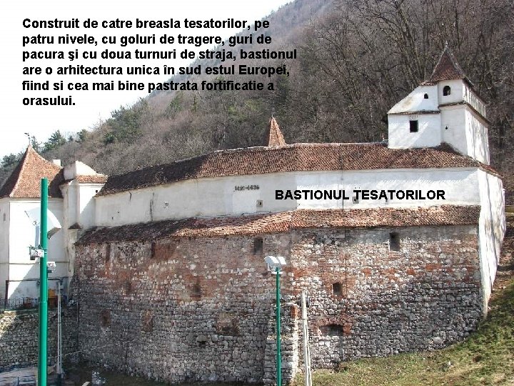 Construit de catre breasla tesatorilor, pe patru nivele, cu goluri de tragere, guri de