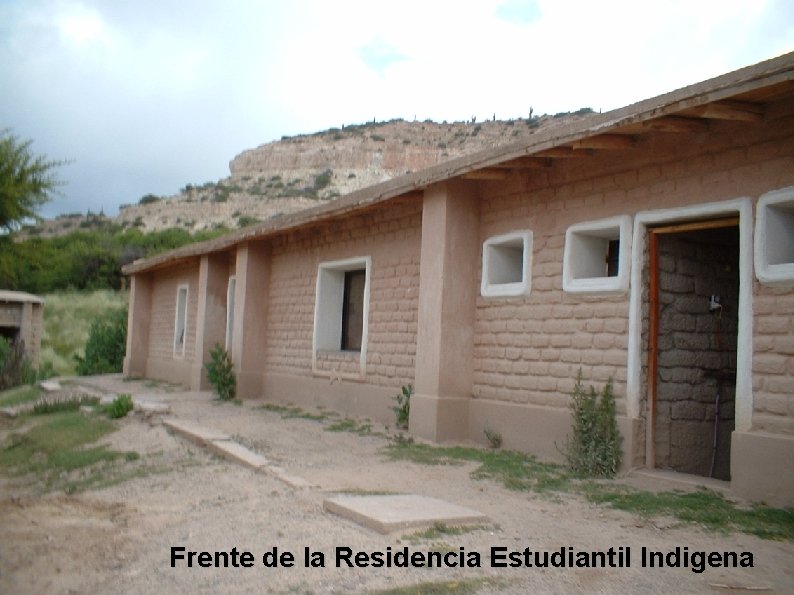 Frente de la Residencia Estudiantil Indigena 