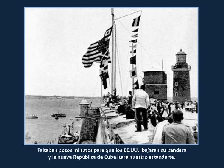 Faltaban pocos minutos para que los EE. UU. bajaran su bandera y la nueva