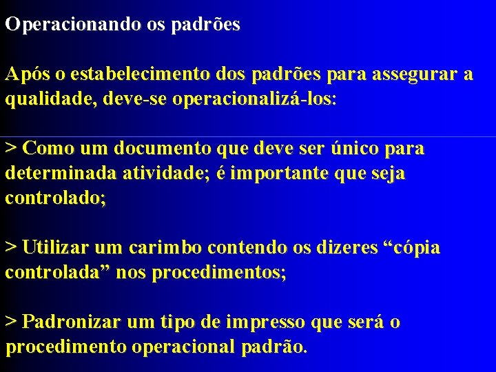 Operacionando os padrões Após o estabelecimento dos padrões para assegurar a qualidade, deve-se operacionalizá-los: