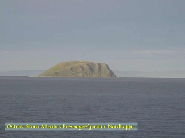 Ostrov Store Altsula v Porsangerfjordu u Nordkappu 