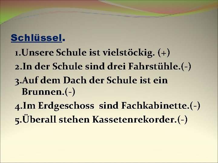 Schlüssel. 1. Unsere Schule ist vielstöckig. (+) 2. In der Schule sind drei Fahrstühle.