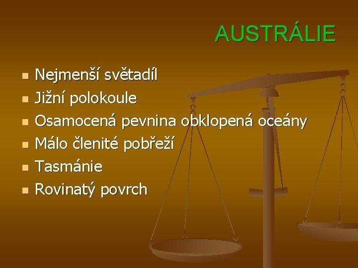 AUSTRÁLIE n n n Nejmenší světadíl Jižní polokoule Osamocená pevnina obklopená oceány Málo členité