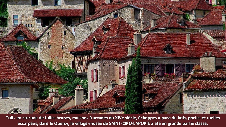 Toits en cascade de tuiles brunes, maisons à arcades du XIVe siècle, échoppes à