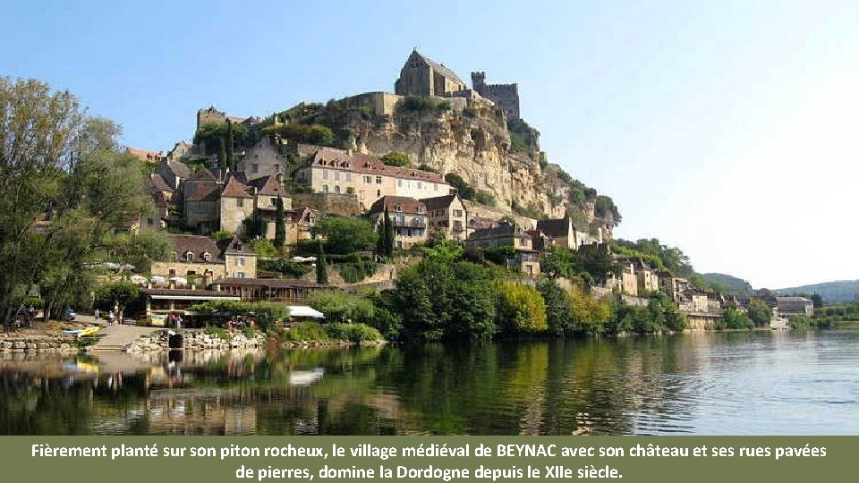 Fièrement planté sur son piton rocheux, le village médiéval de BEYNAC avec son château
