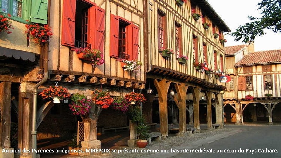 Au pied des Pyrénées ariégeoises, MIREPOIX se présente comme une bastide médiévale au cœur